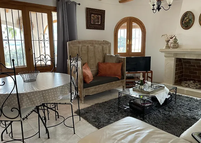 Mediterranean Escape With Garden فيلة *