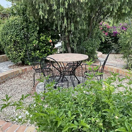 Villa Mediterranean Escape With Garden