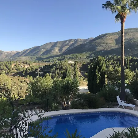 Villa Mediterranean Escape With Garden *