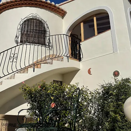 Villa Mediterranean Escape With Garden *