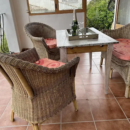 Villa Mediterranean Escape With Garden *