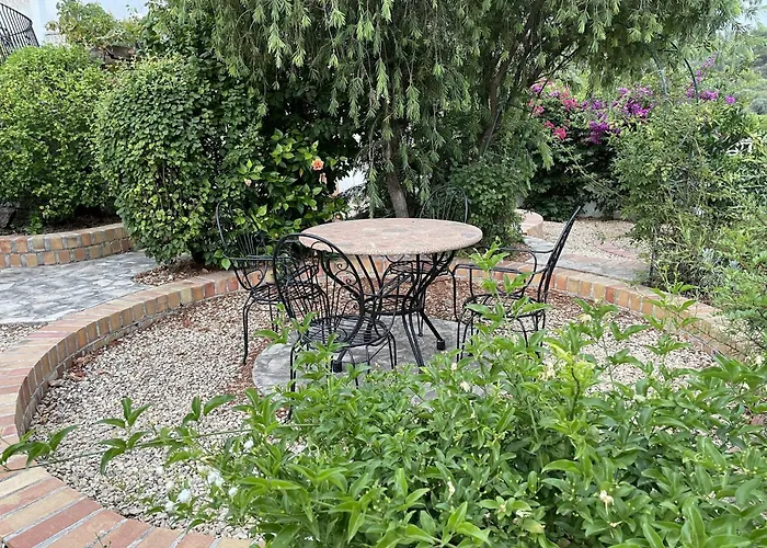 Villa Mediterranean Escape With Garden