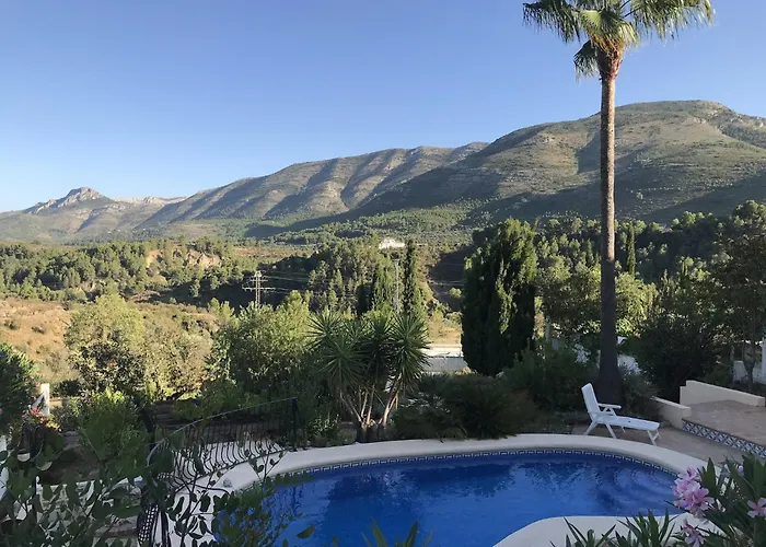 Villa Mediterranean Escape With Garden *